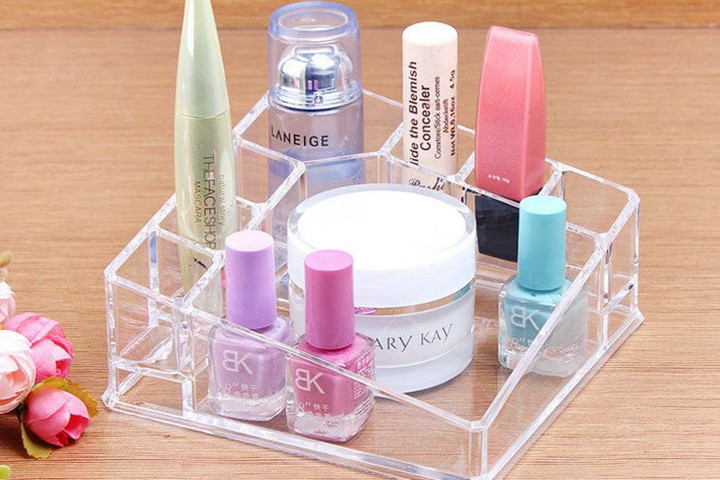 cosmetics display1
